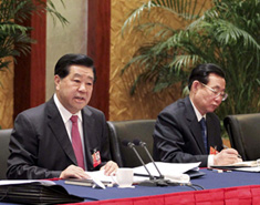 賈慶林參加民盟界政協(xié)委員聯(lián)組討..