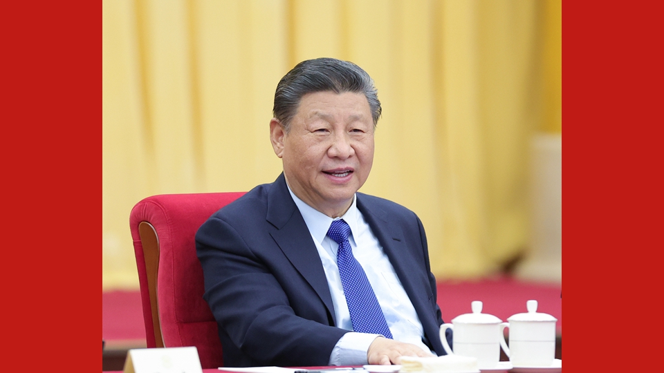 習(xí)近平看望參加政協(xié)會議的民革科技界環(huán)境資源界委員