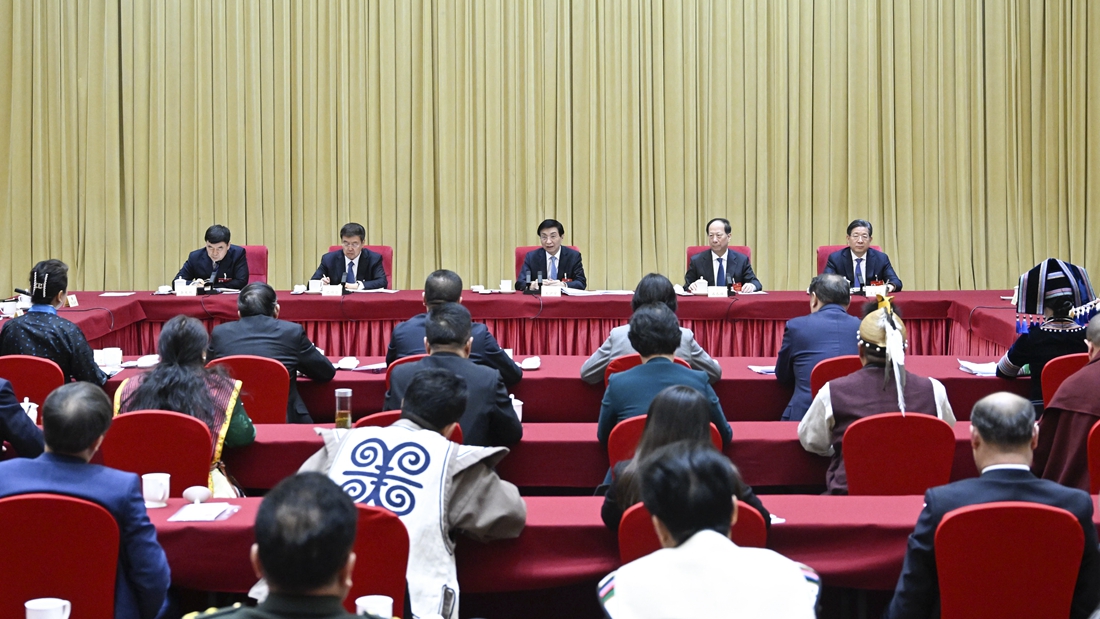 王滬寧參加少數(shù)民族界委員聯(lián)組會
