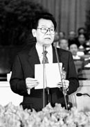 李瑞環(huán)主持全國政協(xié)九屆一次會議開幕大會。本報記者 徐 燁攝 