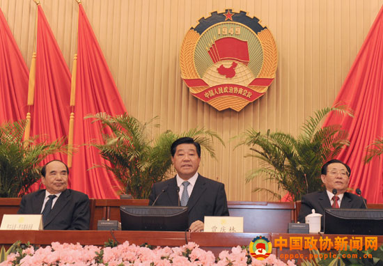 政協(xié)十一屆全國委員會常務(wù)委員會28日下午舉辦第十一次學(xué)習(xí)講座。中共中央政治局常委、全國政協(xié)主席賈慶林主持講座并講話。 張海霞 攝