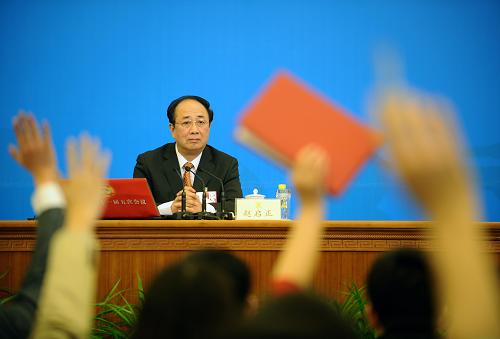 3月2日，全國政協(xié)十一屆五次會議在北京人民大會堂舉行新聞發(fā)布會，大會發(fā)言人趙啟正介紹會議有關(guān)情況并回答中外記者提問。新華社記者 燕雁 攝