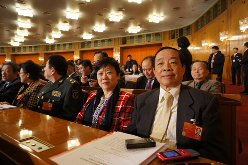 圖為中國人民對外友好協(xié)會會長李小林等委員出席開幕會。 張權(quán)  攝