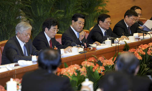 3月5日，中共中央政治局常委、全國政協主席賈慶林參加十一屆全國人大五次會議北京代表團的審議。 新華社記者 張鐸 攝