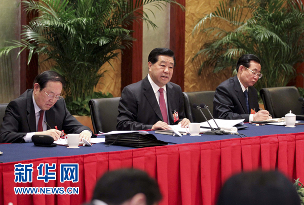 3月8日，中共中央政治局常委、全國政協(xié)主席賈慶林參加全國政協(xié)十一屆五次會議民盟界政協(xié)委員聯(lián)組討論。 新華社記者 丁林 攝