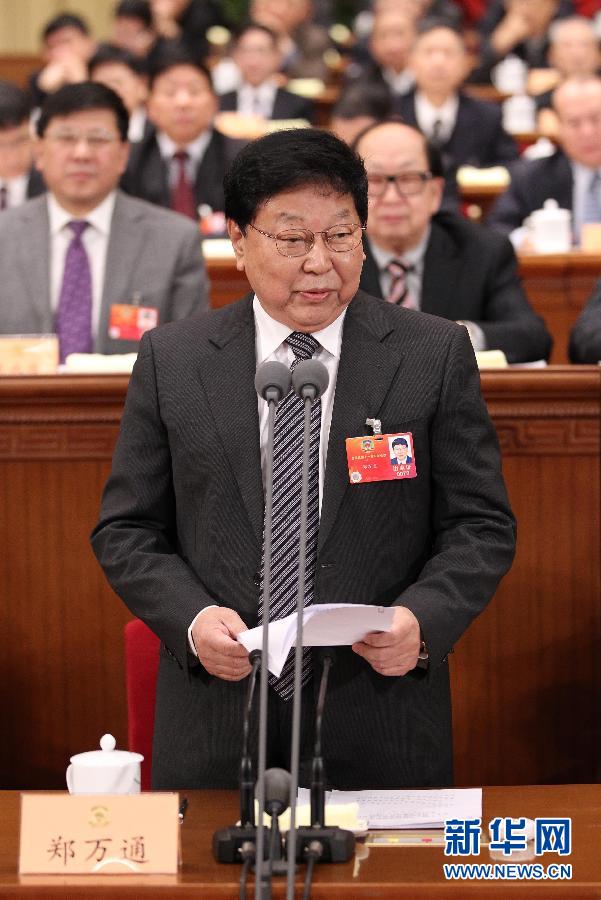 3月11日，全國政協(xié)十一屆五次會(huì)議在北京人民大會(huì)堂舉行第四次全體會(huì)議。全國政協(xié)副主席鄭萬通主持會(huì)議。 新華社記者 蘭紅光 攝