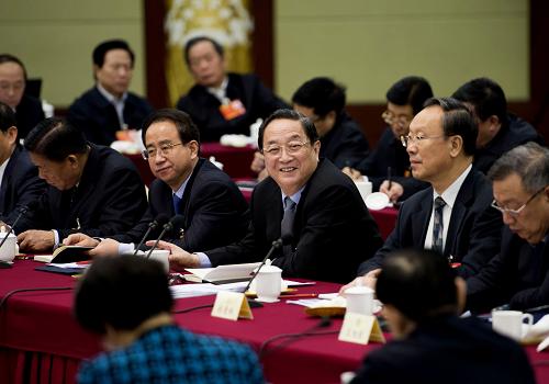 3月4日，中共中央政治局常委、全國政協(xié)十二屆一次會議主席團常務主席俞正聲看望出席全國政協(xié)十二屆一次會議的中共界委員并參加聯(lián)組討論。新華社記者李學仁攝
