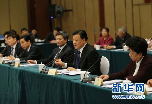3月4日，中共中央政治局常委、中央書記處書記劉云山看望出席全國政協(xié)十二屆一次會議的工會、共青團、青聯(lián)、婦聯(lián)界委員并參加聯(lián)組會。新華社記者 劉衛(wèi)兵 攝