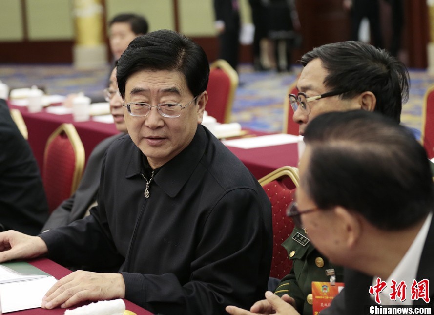 3月4日，全國政協(xié)委員、中直工委常務(wù)副書記孟學(xué)農(nóng)在北京友誼賓館參加中共界政協(xié)委員聯(lián)組討論。中新社發(fā) 杜洋 攝