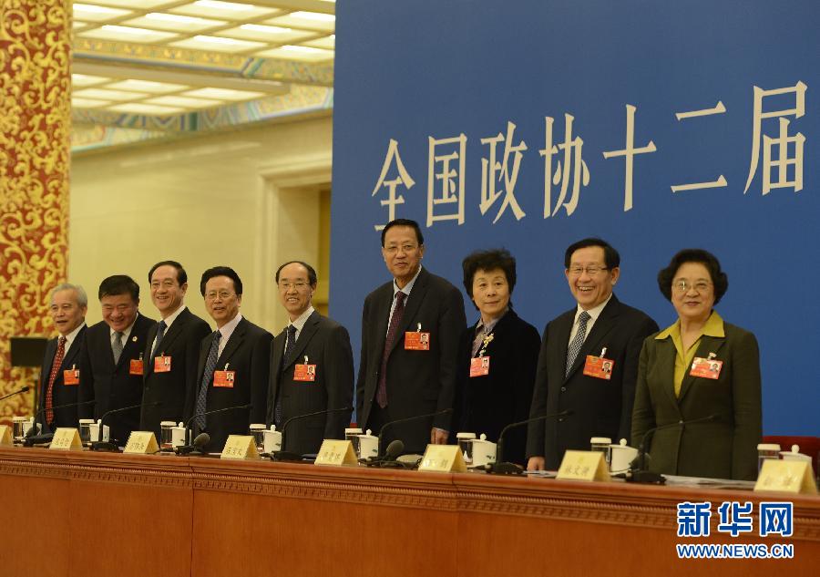 3月6日，全國政協(xié)十二屆一次會議在北京人民大會堂舉行記者會，民主黨派中央和全國工商聯(lián)領導人集體接受媒體采訪。 新華社記者 戚恒 攝