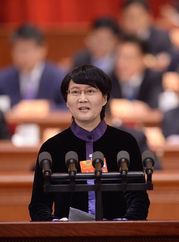 3月8日，全國政協(xié)十二屆一次會議在北京人民大會堂舉行第三次全體會議。這是蔡玲委員作《如何避免“八項規(guī)定”一陣風(fēng)》的發(fā)言。新華社記者 王曄 攝