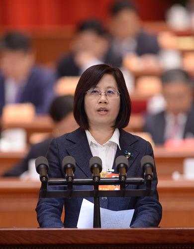 3月8日，全國政協(xié)十二屆一次會議在北京人民大會堂舉行第三次全體會議。這是吳春梅委員作《重視幫扶社會新底層群體》的發(fā)言。新華社記者 王曄 攝