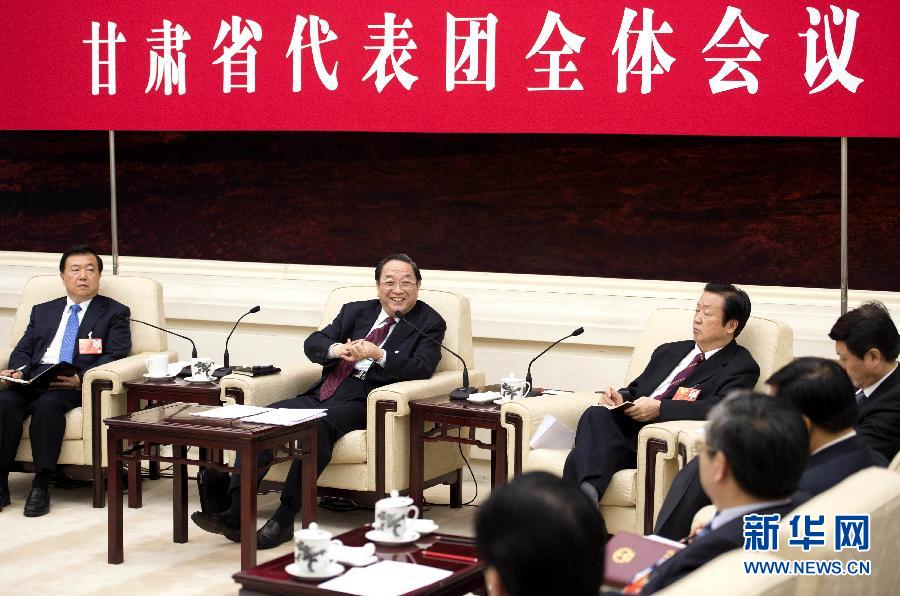 2013年3月10日，俞正聲參加甘肅代表團(tuán)審議。圖為，中共中央政治局常委、全國政協(xié)十二屆一次會(huì)議主席團(tuán)會(huì)議主持人俞正聲參加十二屆全國人大一次會(huì)議甘肅代表團(tuán)的審議。新華社記者 李學(xué)仁 攝 